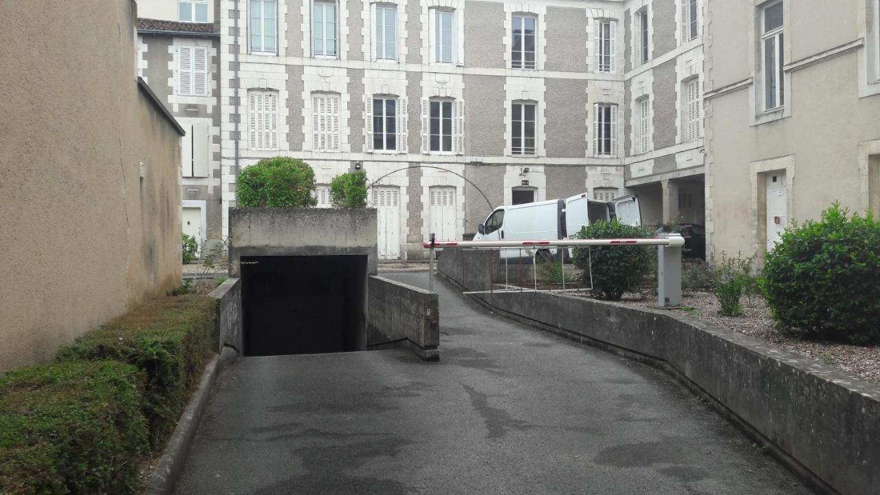 Preference - Hypercentre Avec Parking Prive Gratuit Et Lit Queen Size Poitiers Exterior foto